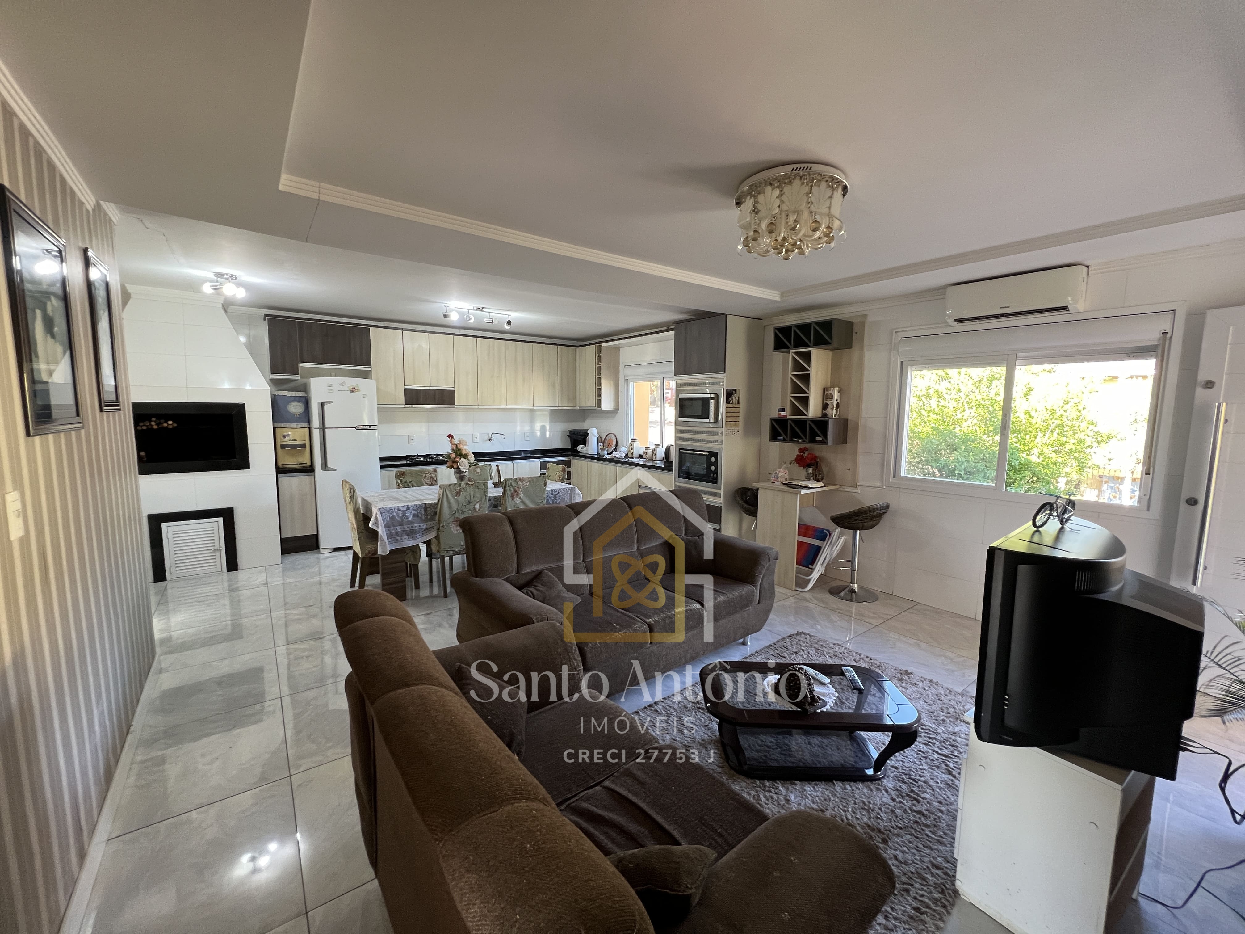 Casa com Sala Comercial - Bairro Santa Lúcia