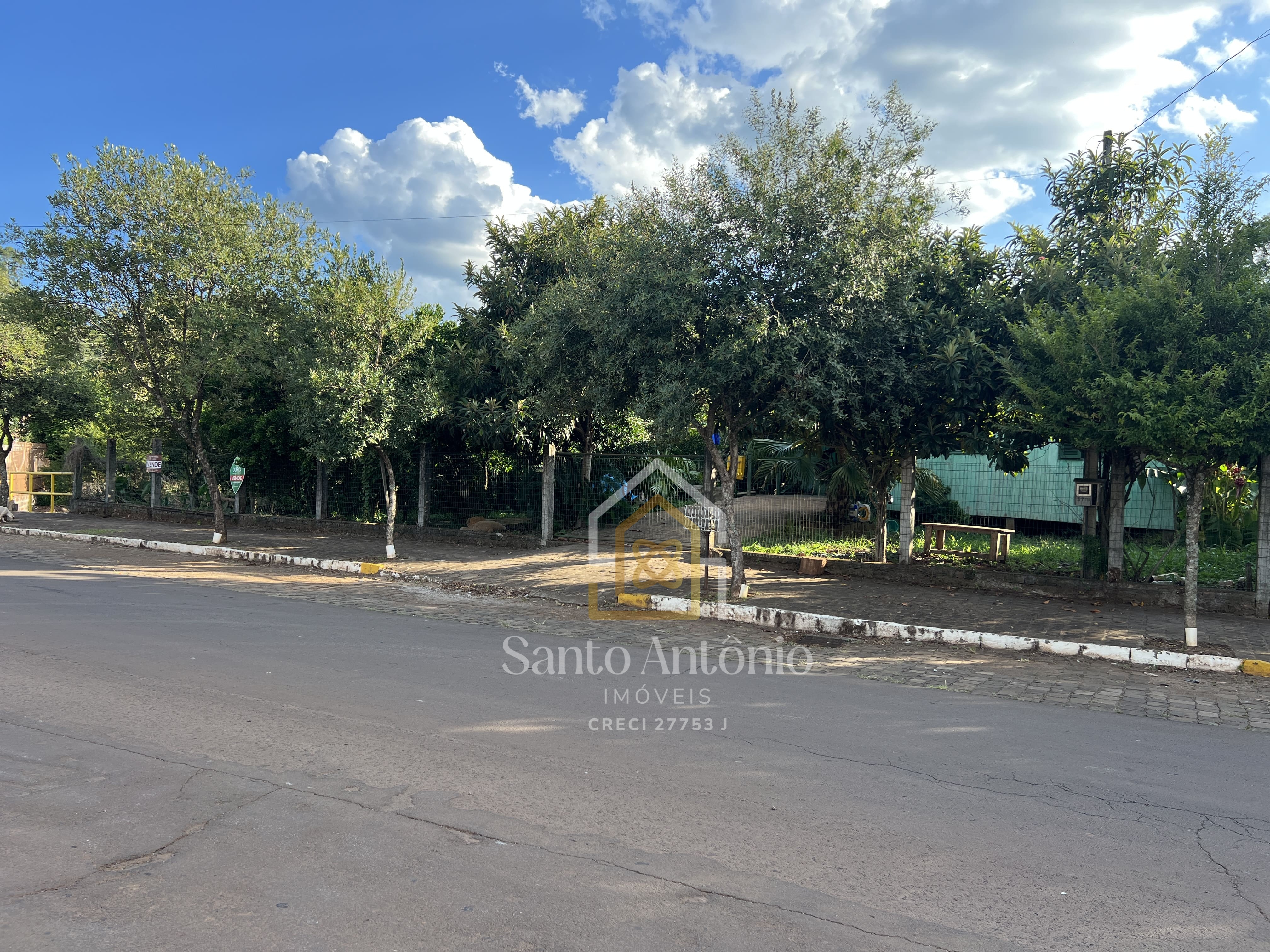 Terreno residencial com casa - Bairro Gramadinho