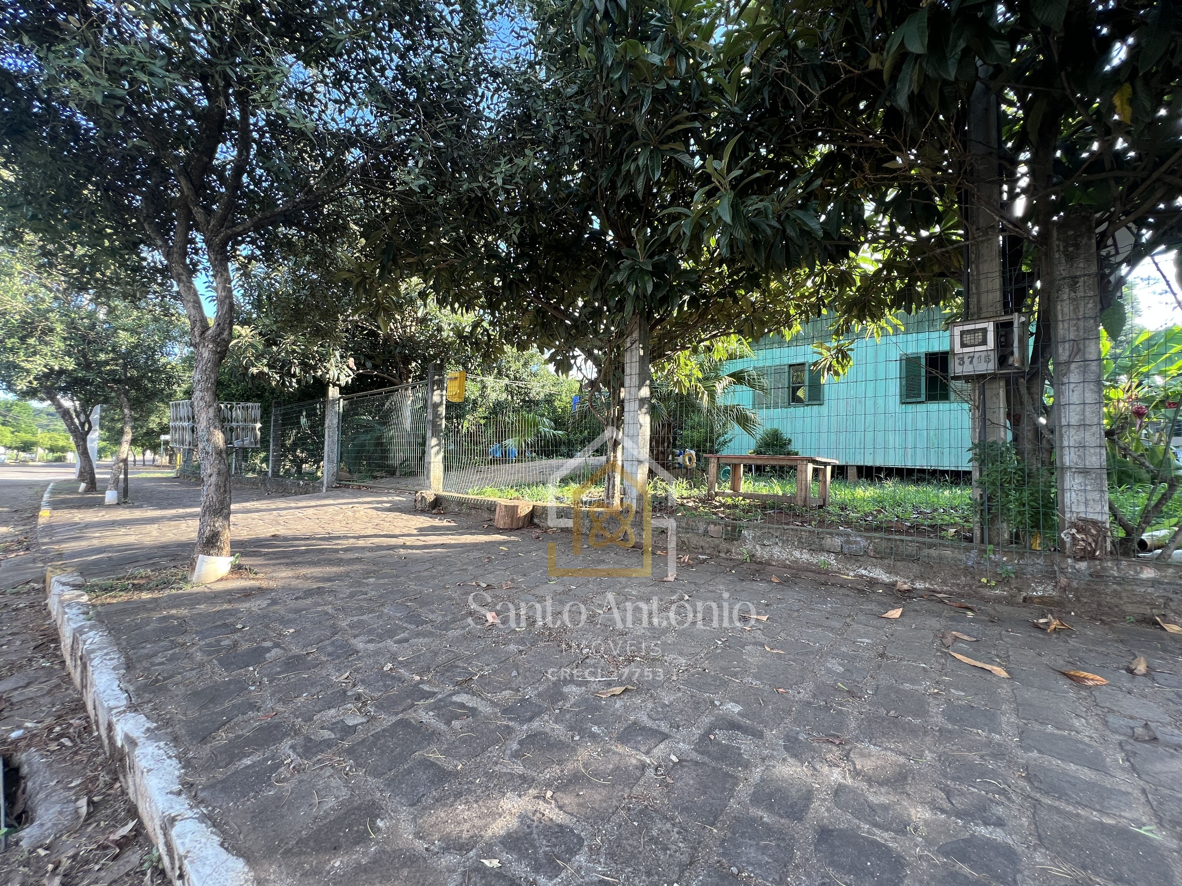Terreno residencial com casa - Bairro Gramadinho